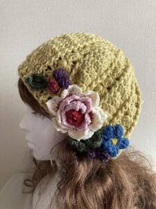 手編み帽子 ニットキャップ ハンドメイド ニット帽 ベレー バラのお花 いっぱい　ウール100%