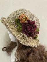手編み帽子 ニットキャップ ハンドメイド ニット帽 バラのお花 いっぱい ベージュミックス _画像1