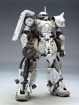 ガンダムアーティファクト改造 高機動型ザクII(シン・マツナガ機) 塗装済み完成品_画像4