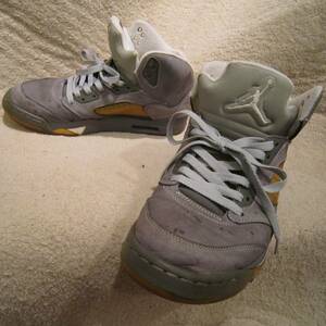 ジャンク品　2010年製　　ナイキ エアジョーダン5 レトロ (136027-005) ウルフグレイ 27㎝ US9　 　　NIKE AIR JORDAN 5 RETRO　　wj2402c