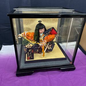 ◆中古 日本人形 竹千代 京重作 太刀 五月人形 着物 コレクション ガラスケース付 置物 飾り 和風 インテリア 昭和レトロ 145-93