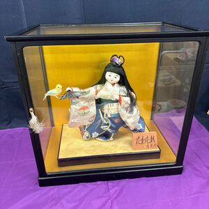 ◆中古 日本人形 たわむれ 扇子 鳥 着物 コレクション ガラスケース付 置物 飾り 和風 インテリア 昭和レトロ 149-26