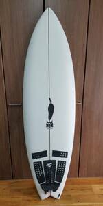 Chilli Surfboard Peppa Twin・PU・6’2″(188cm)・21″(53.34cm)・2 3/4″(6.99cm)・39.30L・新古１回約1時間半位使用