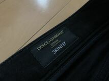 ドルチェ&ガッバーナ DG 黒 プレート付き SKINNY STRETCH デザイン ブラック デニム パンツ ジーンズ 綺麗_画像3