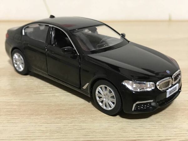 送料無料　1/43位　BMW M550i プルバックカー　ミニカー