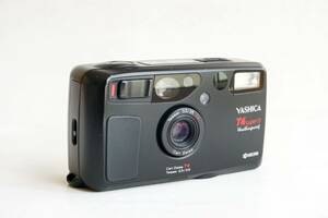 【動作確認済】YASHICA T4 SUPER D コンパクトフィルムカメラ Carl Zeiss Tessar T* 35mm F3.5 KYOCERA T PROOFの海外仕様 希少 難あり