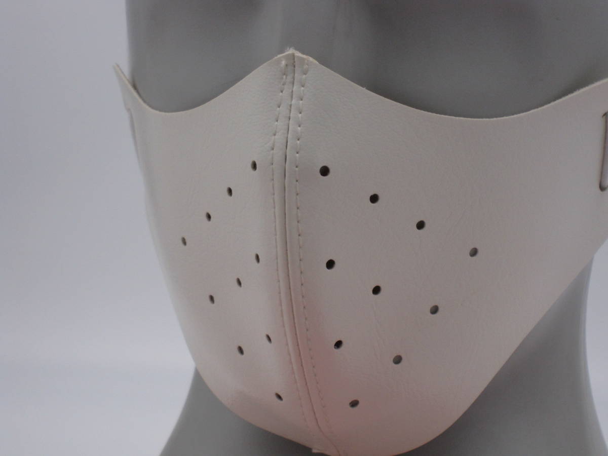 ★マスクガード白色オートバイ用（カラスマスク） ★新品未使用★白色の出品★