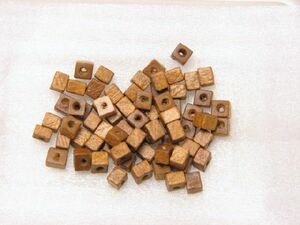 ウッドビーズ 約5x5mm 四角 ライトブラウン 47-LB