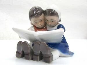 Royal Copenhagen ロイヤルコペンハーゲン 本を読む子供達 男の子 女の子 少年少女 フィギュリン 置物 陶器人形 高さ：約9㎝