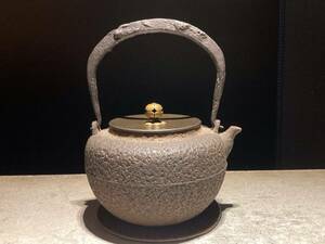 ■時代　砲口　鉄瓶　忠三郎手■煎茶　急須 湯沸かし 鉄壺 鉄器 金属工芸 茶道具 時代物 古美術