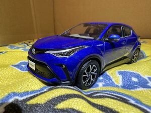 トヨタ　C-HR ミニカー　1/30 カラーサンプル　8X2 ネビュラブルーメタリック　美品