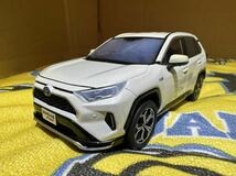 トヨタ RAV4 PHV ミニカー 1/30 カラーサンプル　070 ホワイトパールクリスタルシャイン　ジャンク_画像1