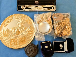 002 遺品整理品　アクセサリー　ネックレス　記念メダルなど　まとめ　