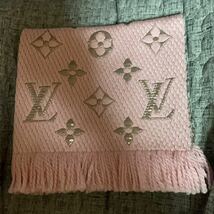 LOUIS VUITTON ルイヴィトン　マフラー ロゴマニア　モノグラム ピンク【正規品】　新品未使用_画像1