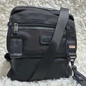 TUMI 【極美品】 トゥミ ショルダーバッグ メッセンジャーバッグ ブラック ビジネス 黒 ブラック ナイロン メンズ 斜めかけ クロスボディ