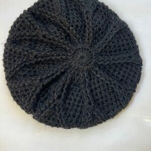 冬ベレー帽　とても可愛いおしゃれ帽子。サイズフリーです。素材：ウール100%毛糸　色：黒です。