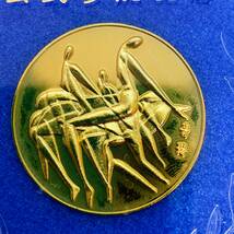(SM988) 1976年モントリオールオリンピック 公式参加記念メダル ゴールド 東郷青児 デザイン ケース付き 五輪 メダル コレクション_画像3
