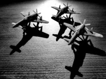 幻の局地戦闘機「震電」 模型 3機入り 値段交渉可能_画像2