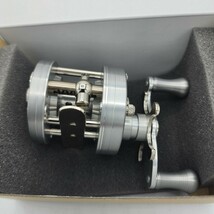 【新品・未使用】新型 最新 五十鈴工業 BC441SSS AUTHENTIQUE 渓流ベイト 渓流ルアー ベイトフィネス 五十鈴リール 五十鈴工業_画像3