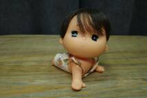 [昭和 レトロ] IKB JAPAN 玩具 幼児 男の子 ハイハイ ソフビ人形_画像1