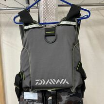 ダイワ フローティングベスト フリーサイズ　中古美品　ライフジャケット フロートゲームベスト DAIWA ショア用　ダイワ　ゲームベスト_画像6