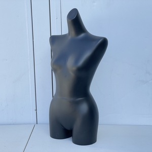  torso upper half of body [ used ] lady's mannequin woman black store interior apparel display resin stand less / 64558.*8