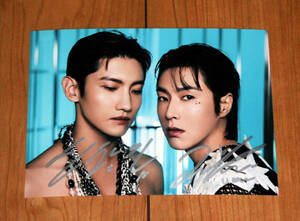 東方神起◆韓国20周年記念アルバム「20&2」中型スチール写真 ◆直筆サイン