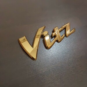 TOYOTA Vitz GOLD EMBLEM トヨタ ヴィッツ ロゴ ゴールドエンブレム VIP LUXURY CUSTOM ラグジュアリー カスタム 