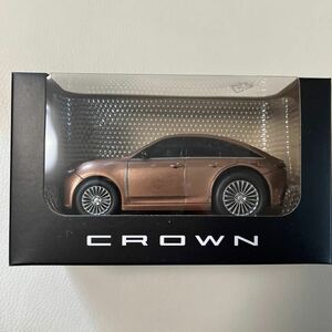 トヨタ 新型　クラウン セダン TOYOTA CROWN プルバックカー ミニカー 非売品 カラーサンプル モデルカー　プレシャスブロンズ
