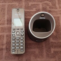 美品　Panasonic 　コードレス電話機 KX-FKD550-T 　充電台 VE-GZS10-T［ブラウン］_画像3