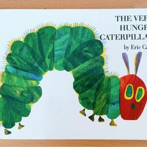 新品英語絵本　しかけ絵本　The very hungry caterpillar