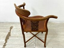 ● 唐木家具 花梨 無垢材 アーム ダイニングチェア 透かし彫り シノワズリ 椅子_画像4