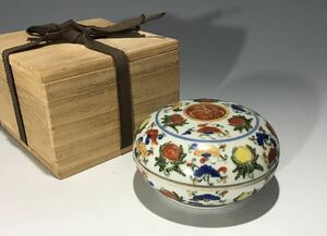 中国美術 唐物コレクター 明時代 色絵草花桃文蓋物 大明嘉靖年製銘 箱付 時代物