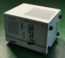 ★NATIONAL INSTRUMENTS ナショナルインスツルメンツ 測定テスト装置 PXI-1031 / PXI-8106 ★_画像1