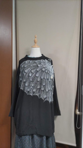 着物リメイク　ブラウス　チュニック：6203　黒留めそでより　絵利回りから鳥の羽模様