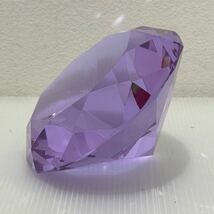 D(0226g7) ダイヤ型 パープル 紫 オブジェ クリスタル ガラス 直径約12cm 重さ約920g インテリア置物 置物 化粧箱_画像4