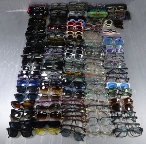 102■まとめて 大量 150点 眼鏡 メガネ 老眼鏡 サングラス メガネケース ジャンク まとめ売り