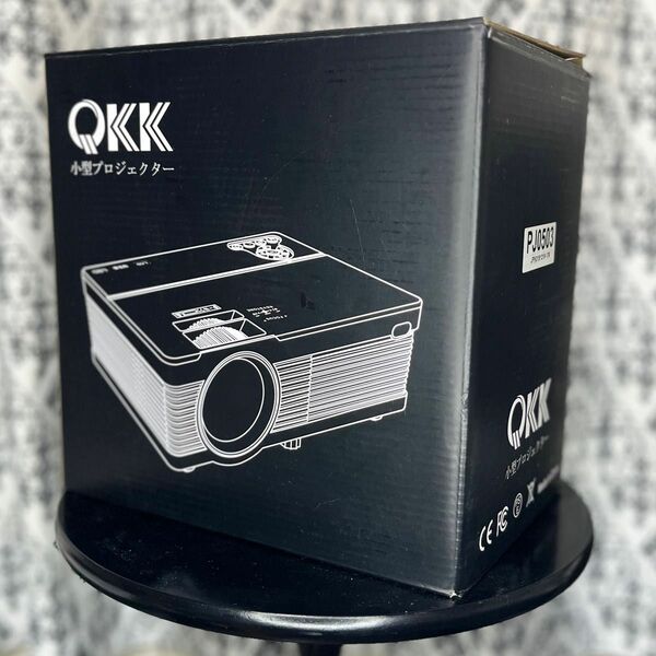 QKK 小型プロジェクター スクリーン付き