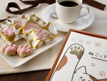北海道ねこってる【8個入×2箱】猫の肉球 イチゴ ホワイトチョコ クランチチョコレート 【メール便対応】_画像7
