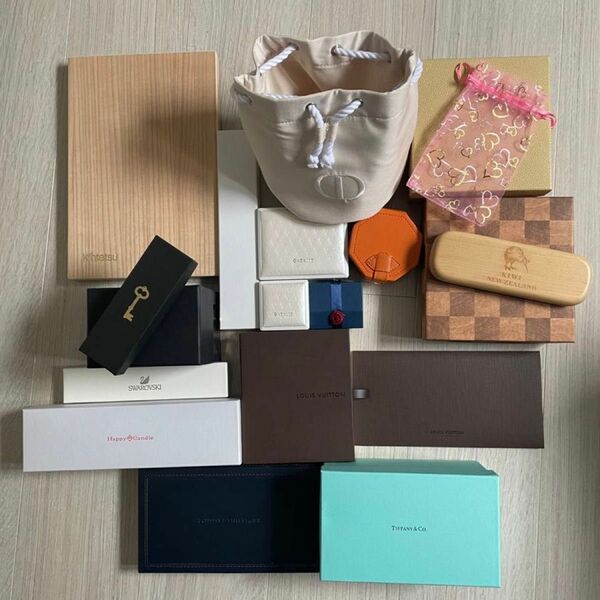 〔新品未使用Diorコスメポーチ布〕〔LOUIS VUITTON、 Tiffany箱〕〔TOMMY HILFIGER箱〕