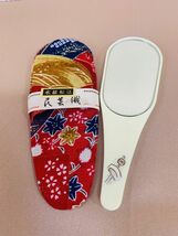 未使用保管品　和小物　いろいろまとめてセット　ガーゼタオル2枚/錦織数珠入れ/民芸手鏡　_画像4