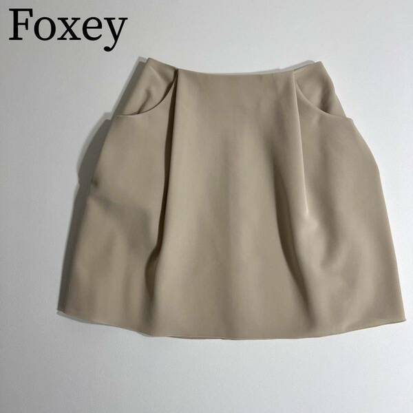 極美品　FOXEY NEW YORK フォクシーニューヨーク フレアスカート ミニスカート　膝上丈　イリプスフレア マットストレッチグログラン