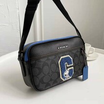 新作 2024 COACH コーチ シグネチャー スヌーピー ショルダーバッグ C4027 ボディバッグ 斜めかけバッグ 男女兼用 アウトレットレット品 _画像2