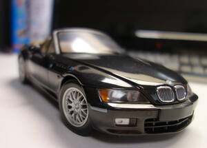 1/18　BMW　Z3　黒メタリック　UTモデルズ社製　精巧です！