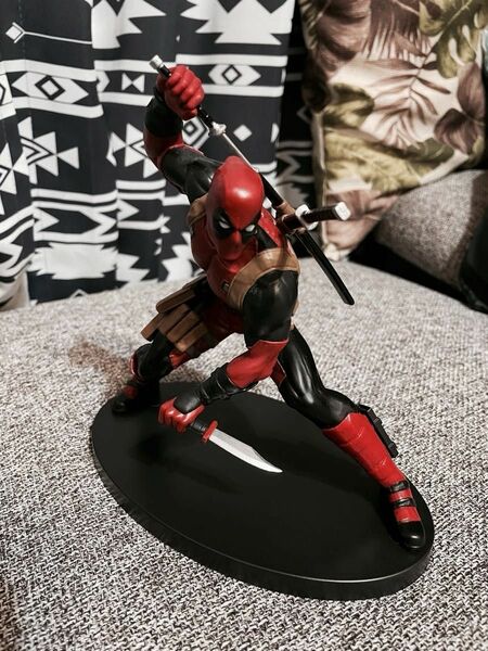 デッドプール　「ＭＡＲＶＥＬ　ＣＯＭＩＣＳ」　スーパープレミアムフィギュア　Ｄｅａｄｐｏｏｌ