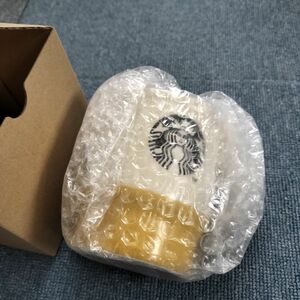 スターバックス 福袋2024 STARBUCKS スタバ マグカップ　新品未使用品　羽織れるブランケット　セット