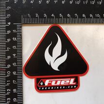 【正規品】TREK☆トレック☆FUEL☆2枚1セット☆フューエル ☆ステッカー☆非売品☆_画像2