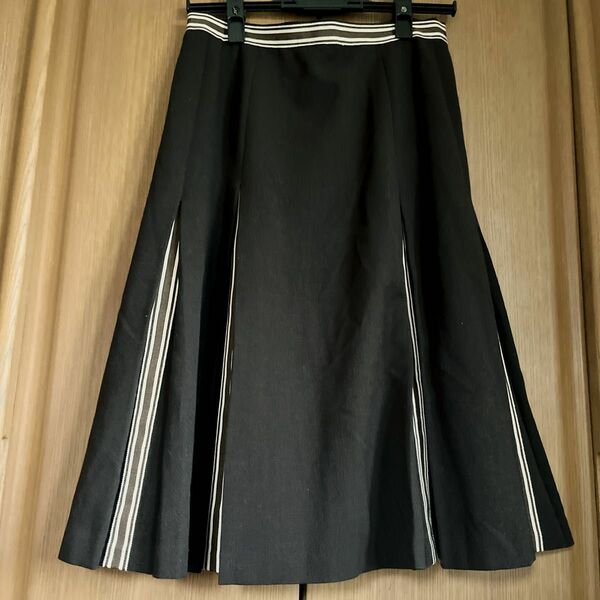 AISE...PUISプリーツスカート　フレアスカート　サイズ40 プラウン　ロングスカート　膝丈スカート