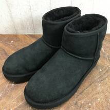 外観良好 UGG アグ ムートンブーツ クラシックミニ 26.0cm WMNS CLASSIC MINI II 1016222 黒 ブラック 24b菊MZ_画像1