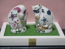 本物　新品　Meissen／マイセン　ミニ干支人形　「丑（ウシ）2体セット（台座付）」　メス丑＆オス丑　83639/83640/D/3P　定価71,500円_画像3